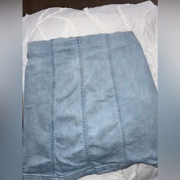 Lightly worn denim skirt - Picture 2 of 4